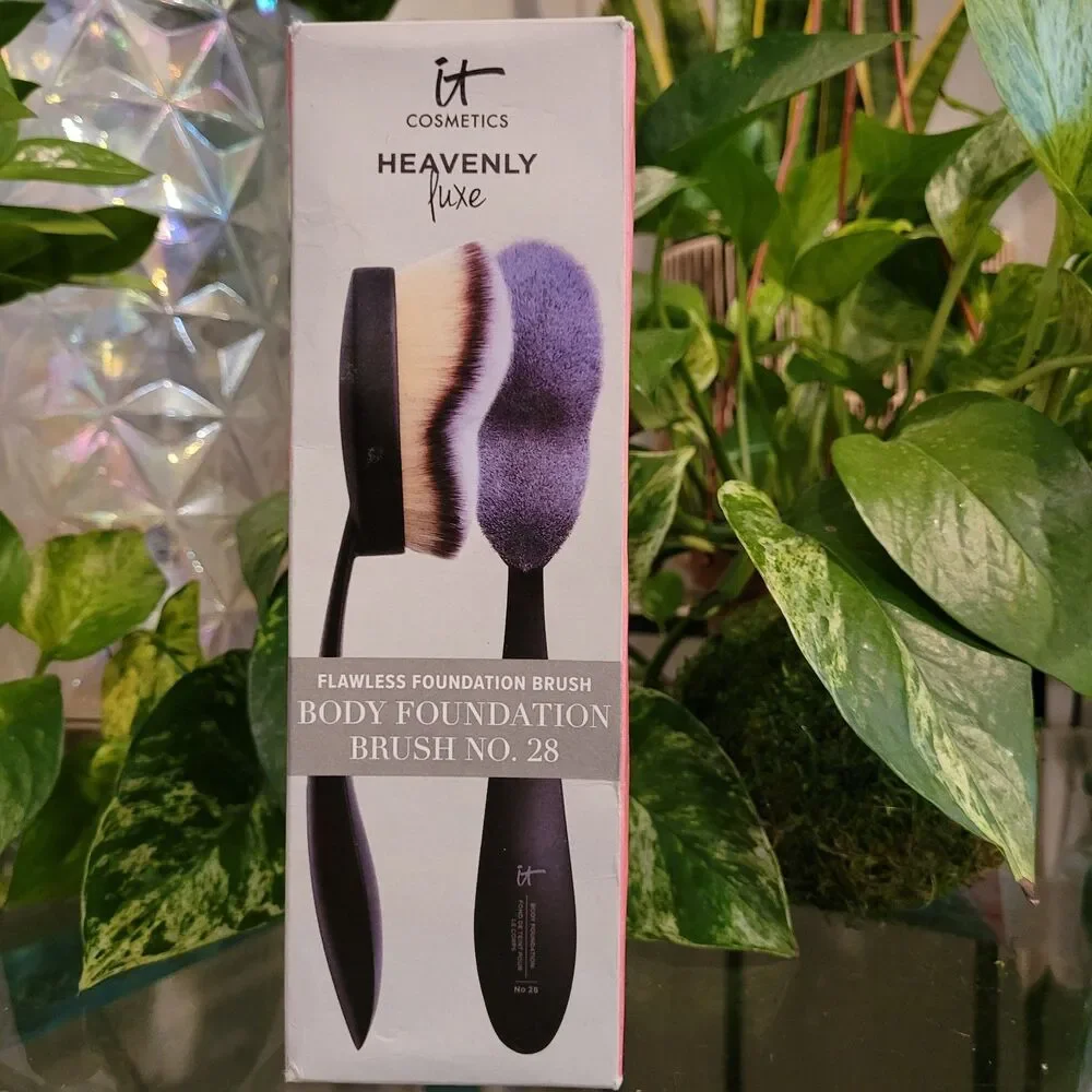 IT Cosmetics Heavenly Luxe Flawless Body Foundation Brush No. 28 Makeup Sponge